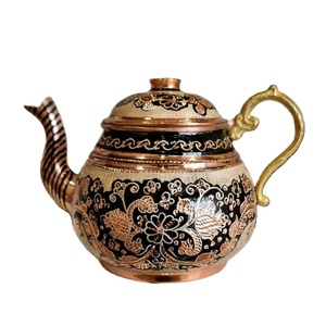 Théière en laiton artisanale moderne avec finition peinte à la main et polie, bouilloire à thé en métal décorative pour une décoration intérieure élégante - Product Image 1