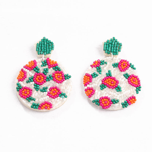 Boucles d'oreilles classiques faites à la main en coton léger, motif papillon, brodées de perles de rocaille, apprêts de bijoux personnalisés - Product Image 3