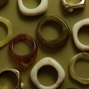 Juego de 4 Anillos para Servilletas de Plata Plateada con Madreperla, Tema ROMANCE, Marca SAMI HANDICRAFTS, Vajilla Elegante para Reuniones Familiares/Fiestas - Product Image 5