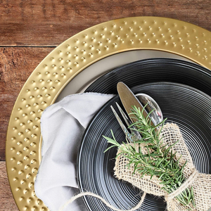 Fabricant et exportateur pour la conception personnalisée de l'assiette de service alimentaire plaque martelée bordure dorée pour mariage et maison - Product Image 5