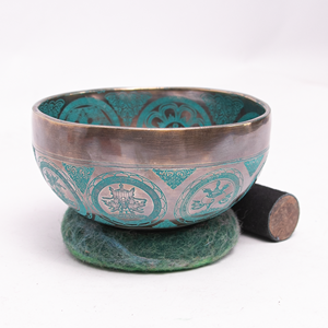 Cuenco Tibetano Antiguo Grabado a Mano y Bañado en Oro |   Cuenco de Meditación de Alta Calidad y Ecológico de Nepal - Product Image 3