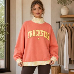 เสื้อสเวตเชิ้ตคอเต่าทรงโอเวอร์ไซส์ปักลายโลโก้ Trackstar สำหรับผู้หญิง รุ่น TS-MN-055 สั่งซื้อจำนวนมาก ผ้าฝ้ายฟลีซ สไตล์ลำลอง สตรีทแวร์ แบบสั่งทำพิเศษ - Product Image 6