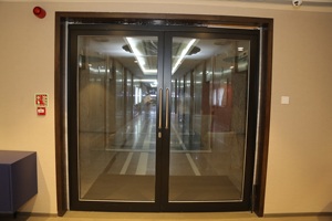 Porte coupe-feu vitrée robuste la plus demandée pour les solutions de sécurité des bureaux commerciaux et des usines, disponible pour la vente en gros - Product Image 3