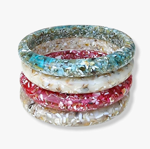 Clear resin bangle with intertwined natural <b>twigs</b> and colorful dried wildflowers, available at wholesale prices. - Product Image 6