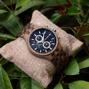 Montre mécanique squelette avec logo personnalisé pour hommes et femmes, pointeur automatique de Hangzhou résistant à l'eau en bois d'ébène noir pour couples FWE - Product Image 4