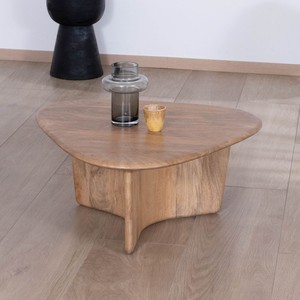Mesa de centro Vandana Golden Line en madera maciza de mango con un diseño limpio y orgánico - Product Image 3