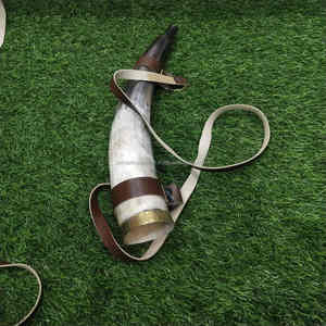 Corne à boire artisanale de qualité supérieure en corne naturelle avec sangle en cuir, réutilisable, style vintage, pour la décoration de bar, au meilleur prix - Product Image 6