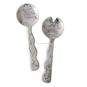 Herramientas de ensalada de poliresina Aqua Swiri blancas recién llegadas, servidores de patrón de remolino hechos a mano, resina segura para alimentos para ocasiones de fiesta en casa - Product Image 1