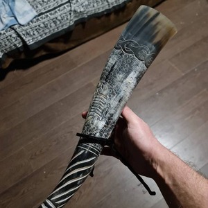 Coupe à boire viking en corne de buffle polie de haute qualité avec bordure en laiton, écologique, fabriquée à la main par un artisan indien - Product Image 2