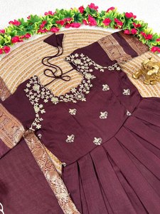 Ensemble Lehenga Choli VIOLET avec broderie dorée, robe de mariée indienne traditionnelle longue, coupe ample pour femme - Product Image 4