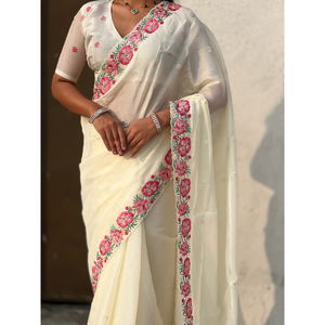 Sari blanc pur brodé avec des motifs floraux multicolores et une bordure ajourée pour les mariages - Product Image 3