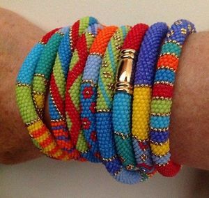 Conjunto de brazaletes de cuentas de vidrio multicolor, pulsera de ganchillo nepalí, joyería tejida a mano para mujer, accesorio de uso diario. - Product Image 1