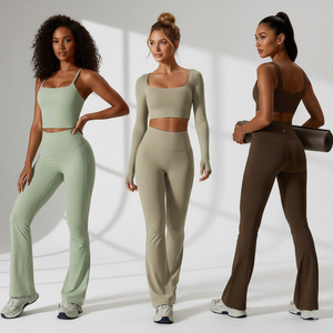 Ensemble de yoga sans couture léger d'été pour femme : crop top à manches courtes et short élastique – Fabricant de tenues de sport et de yoga pour filles - Product Image 3