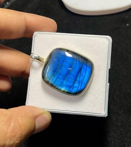Colgante de Labradorita Azul – Plata de Ley 92.5, Gema Multifacética - Product Image 1