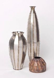 Elegante Florero de Aluminio para Decoración de Sala de Estar, Estilismo de Mesa de Comedor y Presentación Floral Contemporánea - Product Image 3