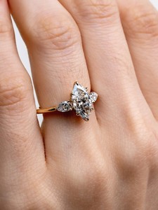 แหวนหมั้นเพชรทรงมาร์คีส์หรูหรา 3.00 กะรัต ทอง 18K/14K/10K แหวนเจ้าสาวสามเม็ด แหวนเพชรแบบกำหนดน้ำหนักได้ เครื่องประดับคุณภาพสูง ขายส่ง - Product Image 2