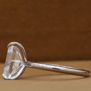 Bague solitaire de luxe en or blanc 14 carats, taille coussin, cultivée en laboratoire, sertie de quatre griffes, élégante, minimaliste, pour fiançailles ou mariage - Product Image 2