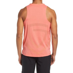 Débardeurs pour hommes OEM conçus avec un tissu à texture lisse offrant un ajustement confortable, une mobilité flexible et un look élégant - Product Image 5
