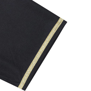 Maillot de baseball noir luxueux avec bande dorée métallisée – Design haut de gamme pour vêtements de sport d'équipe (vente en gros) - Product Image 4