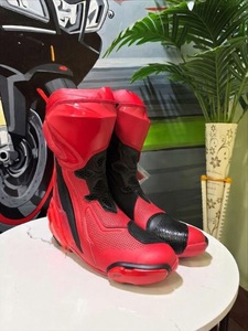 Bottes de course pour moto en cuir véritable rouge, chaussures de moto protectrices - Product Image 1
