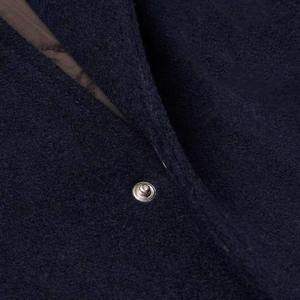 Blouson universitaire en laine imperméable et coupe-vent personnalisé avec logo d'équipe, idéal pour l'hiver, fourni directement par l'usine. - Product Image 4