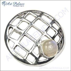Rainbow Moonstone Fret Work Colgante de plata redondo Colgantes y dijes de moda extraordinarios con un diseño elegante maravilloso - Product Image 1