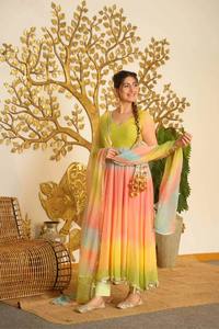 Ensemble indien pakistanais dégradé en Foux Georgette, style Anarkali, avec blouse à col en V, Dupatta et bordure en strass, longueur au sol, séchage rapide - Product Image 2