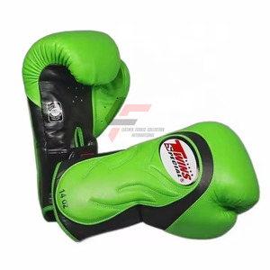 Guantes de Boxeo Muay Thai Profesionales Personalizados Modelo Twins Verde y Negro con Puño Largo, Cierre de Velcro, para Artes Marciales - Product Image 3