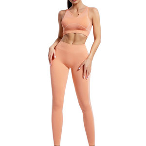 Conjunto Deportivo para Gimnasio con Logotipo Frontal Personalizado, Top Ajustado y Pantalones Cortos de Spandex/Nylon, Conjunto de Yoga - Product Image 2