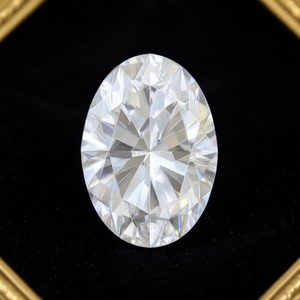 Diamant ovale cultivé en laboratoire certifié IGI 13,09 carats VVS2 - Product Image 3