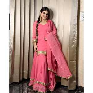 Ensemble de costume de soirée rose pour femmes, avec broderie lourde, haut-pantalon palazzo et dupatta pour occasions spéciales, taille M - Product Image 1