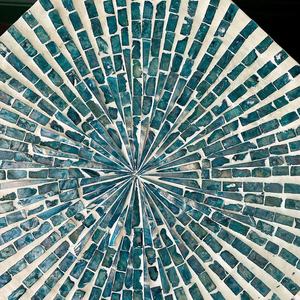 Meuble artisanal vietnamien haut de gamme en coquillages, table carrée bleue et blanche en capiz, décoration intérieure moderne pour maison de style côtier - Product Image 4