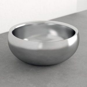 Bol de service en aluminium design avec une forme moderne unique pour une expérience culinaire élégante à la maison - Product Image 1