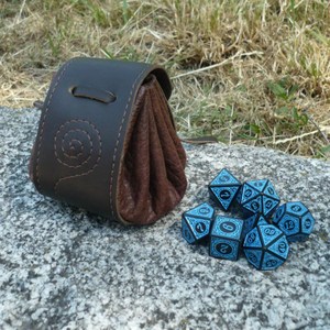 Nouvelle conception, qualité supérieure, pochette de rangement pour dés avec cordon de serrage, sac à dés en cuir PU fait main, pochette pour dés pour les jeux de D&D - Product Image 1