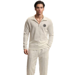 Ensemble de survêtement unisexe moderne de qualité supérieure, respirant, 2 pièces, avec polo à manches longues et pantalon de jogging, pour un style décontracté et confortable. - Product Image 4