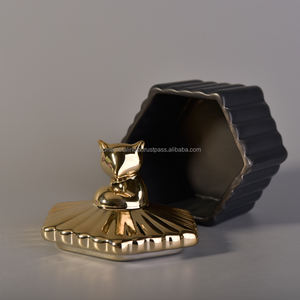 Elegante contenedor de almacenamiento disponible para cera perfumada en diseño esmaltado único con tapa dorada, perfecto para decoración del hogar y regalos - Product Image 2