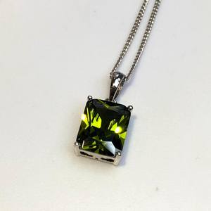 Collar Mia con Peridoto Rectangular, Plata de Ley, Piedra Verde del Mes de Agosto, Colgante de Gema, Regalo de Aniversario para Mujer - Product Image 4