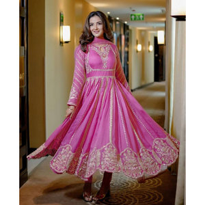 VESTIDO DE TRABAJO DE LA ÚLTIMA SECUENCIA DE BORDADO DE GEORGETTE CON DUPATTA ROSA - Product Image 1