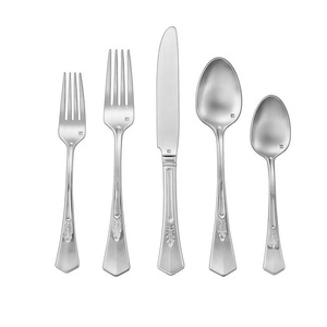 Couverts en métal contemporains pour l'hôtellerie, conçus pour mettre en valeur des expériences de table élégantes et de magnifiques repas partagés - Product Image 1