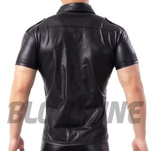 เสื้อเชิ้ตแขนสั้นลำลองผู้ชายสีดำ หนัง PU หนังเทียม ปกคอเสื้อแบบพับได้ สไตล์นักขี่มอเตอร์ไซค์ สีพื้น หนัง PU คุณภาพพรีเมียม - Product Image 3
