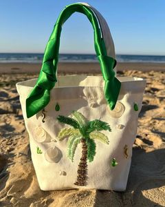 Magnifique sac fourre-tout brodé de perles fait main pour les occasions décontractées, les fêtes et les voyages - Product Image 2