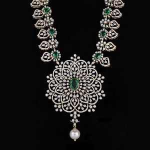 สร้อยคอจี้รูปกางเขนประดับเพชรสามเม็ดทรงรัศมี ทองคำขาว 14K หรูหรา พร้อมใบรับรอง IGI สายสร้อยแบบเชื่อมต่อ ดีไซน์สวยงาม ประณีต เหมาะสำหรับผู้หญิง เป็นของขวัญวันครบรอบ - Product Image 4