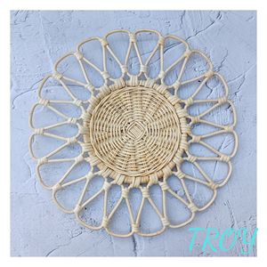 Vente en gros de sets de table ronds en rotin naturel de 38 cm, faits à la main, pour les détaillants et les acheteurs d'articles pour la maison, pour les intérieurs bohèmes - Product Image 5