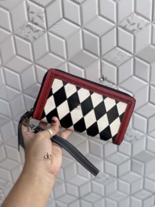 Nouveauté : Étui de téléphone en cuir fait main, motif damier noir et blanc élégant, style vintage, portefeuille pour femme avec dragonne - Product Image 1