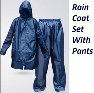 Traje Impermeable de Poliéster Resistente con Capucha para Trabajo al Aire Libre en Invierno - Product Image 1