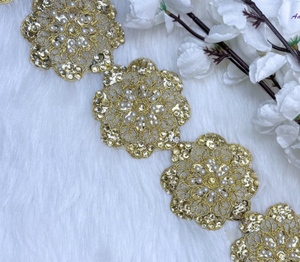 ลูกไม้ปักลายดอกไม้ประดับมุกหรูหรา งานปักลายดอกไม้ 3 มิติ สำหรับเจ้าสาว ตกแต่งด้วยมุกสีขาว ทำด้วยมือ อุปกรณ์ตกแต่งเสื้อผ้า - Product Image 5