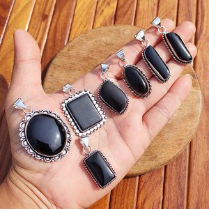 Collier pendentif bohème en onyx noir, pierre noire, fait main, plaqué argent, bijoux pendantes pour femme - Product Image 1