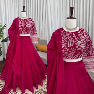Conjunto de Lehenga Choli de Seda Rosa con Lentejuelas Bordadas y Dupatta, Ropa Étnica hasta el Tobillo para Bodas y Fiestas - Product Image 6