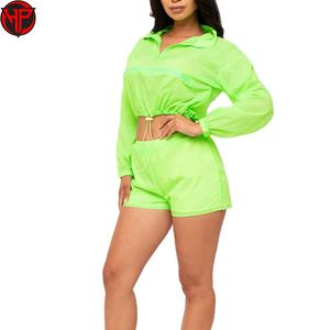 Ensemble short deux pièces pour femmes, nouvelle mode, veste coupe-vent à fermeture éclair avec capuche et short de survêtement pour femmes - Product Image 2