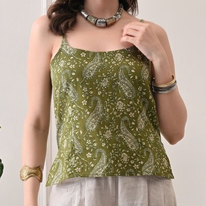เสื้อสายเดี่ยวลายเพสลีย์สำหรับผู้หญิง แบบผูกเชือกด้านหลัง สายสปาเก็ตตี้ สีเขียว ผู้ผลิตเสื้อผ้า - Product Image 3